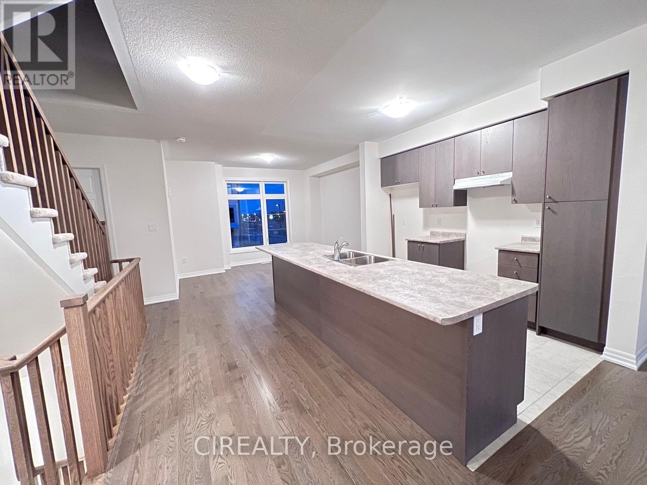 118 Solstice Circle, Newmarket (Woodland Hill), Ontario  L3X 0L5 - Photo 12 - N12208606