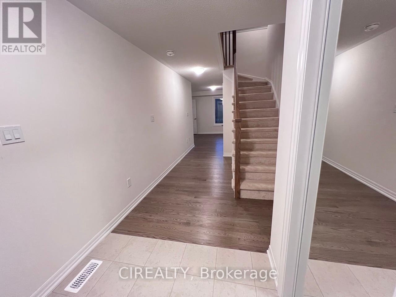118 Solstice Circle, Newmarket (Woodland Hill), Ontario  L3X 0L5 - Photo 6 - N12208606