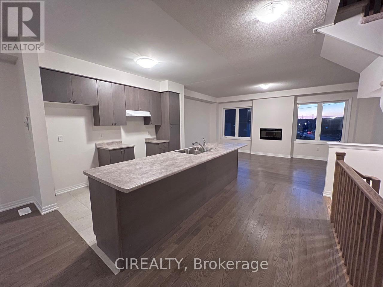 118 Solstice Circle, Newmarket (Woodland Hill), Ontario  L3X 0L5 - Photo 8 - N12208606