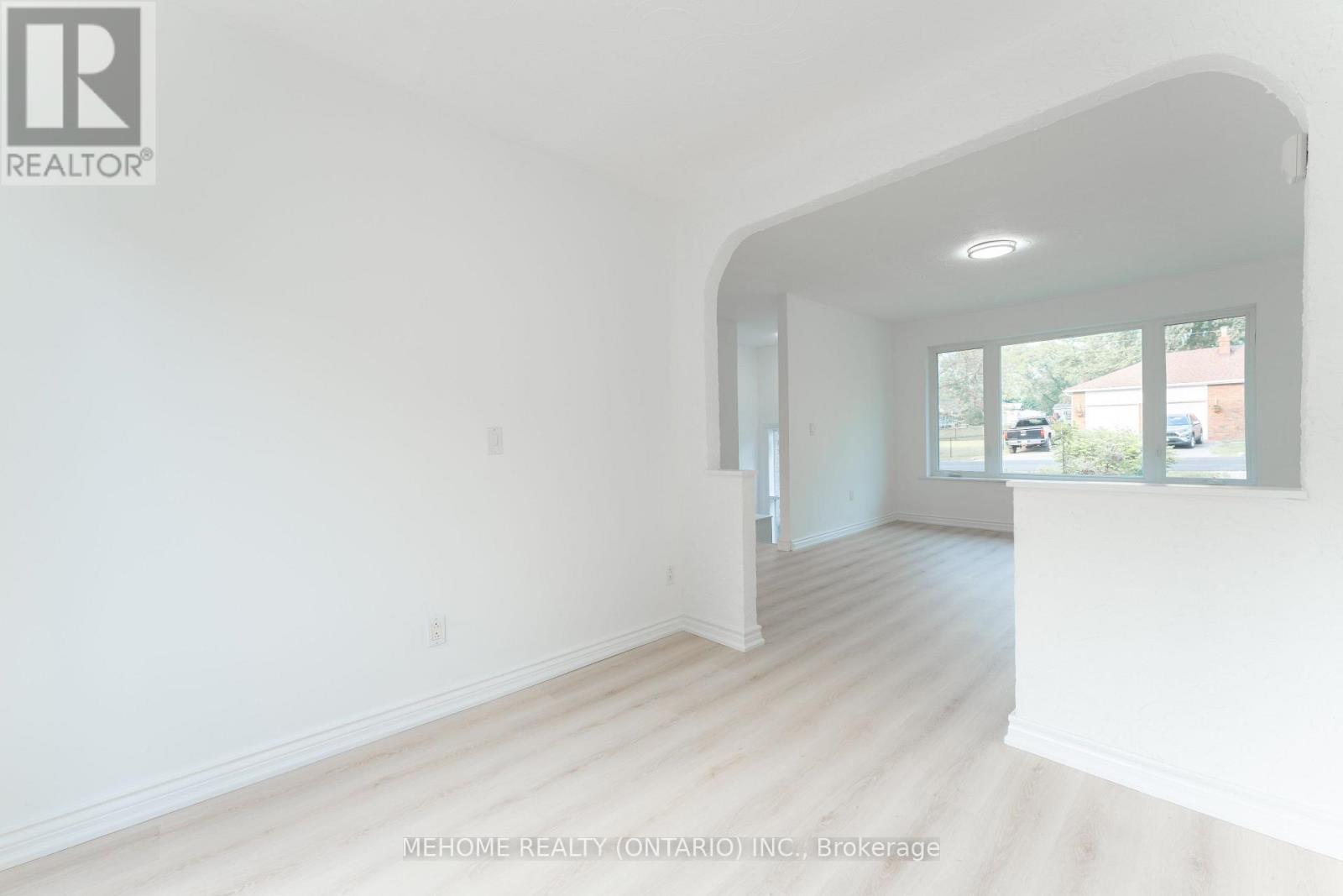 230 East Street, East Gwillimbury, Ontario  L9N 1K8 - Photo 11 - N12208608