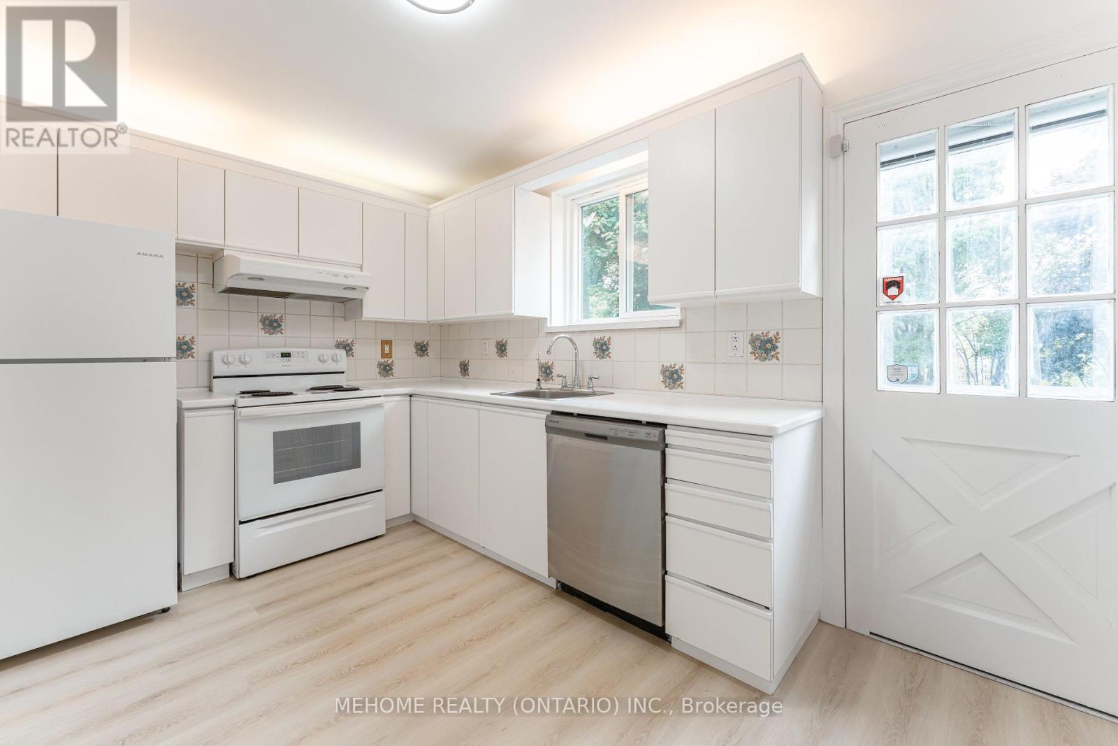 230 East Street, East Gwillimbury, Ontario  L9N 1K8 - Photo 15 - N12208608