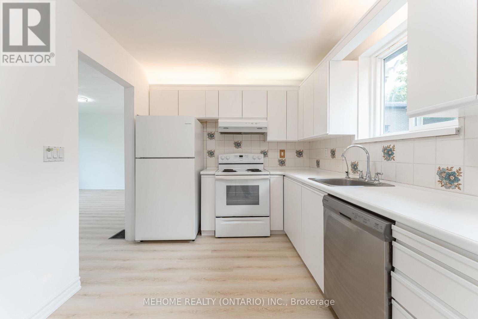 230 East Street, East Gwillimbury, Ontario  L9N 1K8 - Photo 16 - N12208608