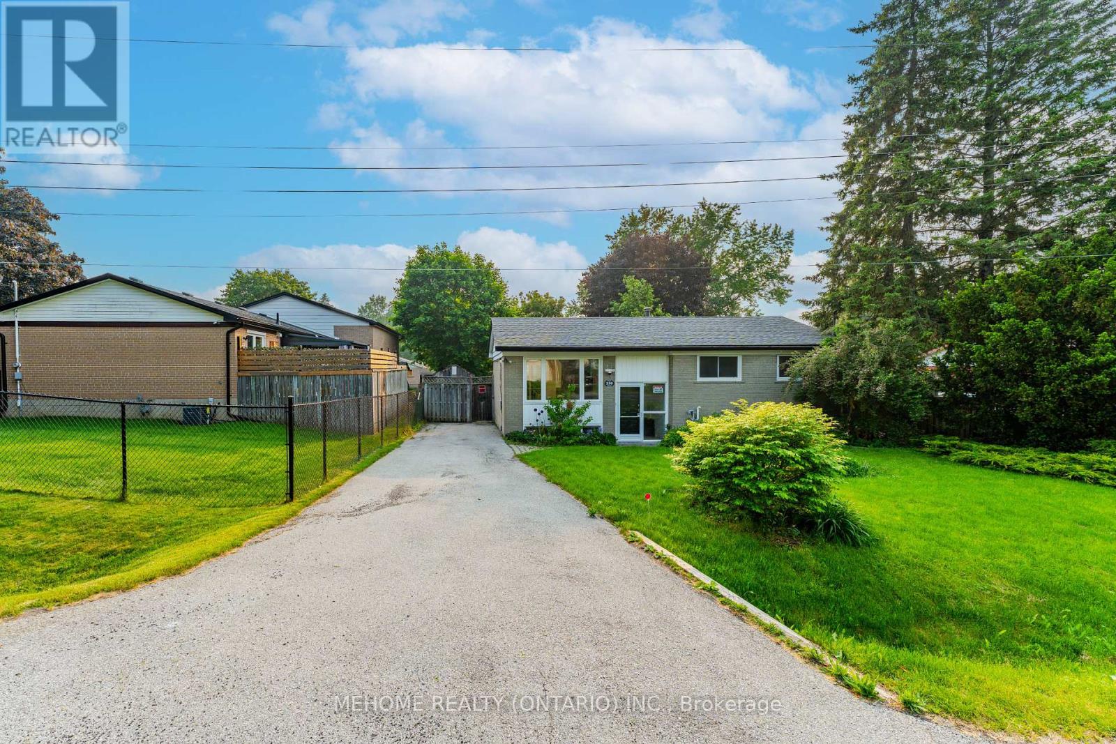 230 East Street, East Gwillimbury, Ontario  L9N 1K8 - Photo 2 - N12208608