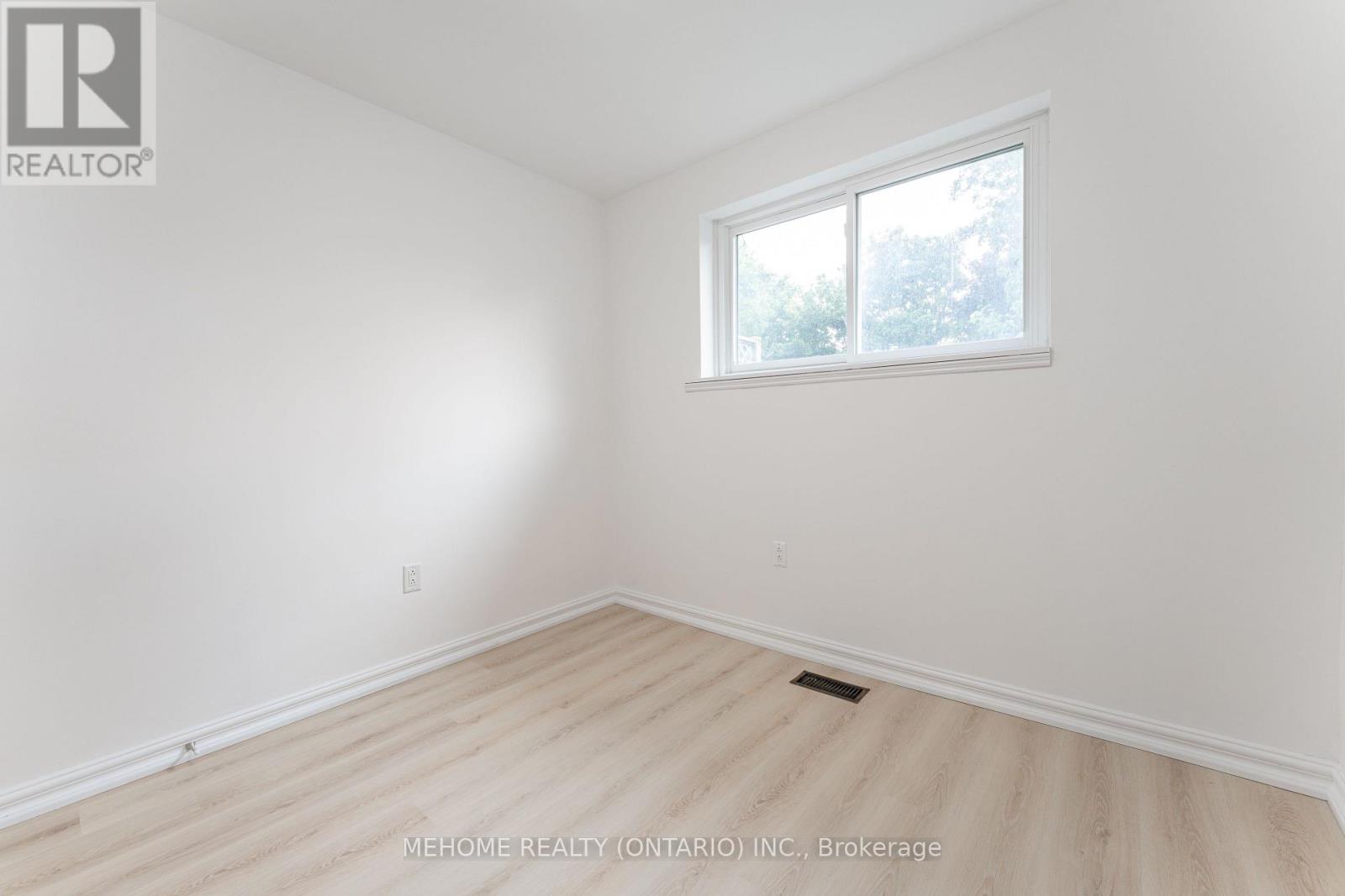 230 East Street, East Gwillimbury, Ontario  L9N 1K8 - Photo 21 - N12208608