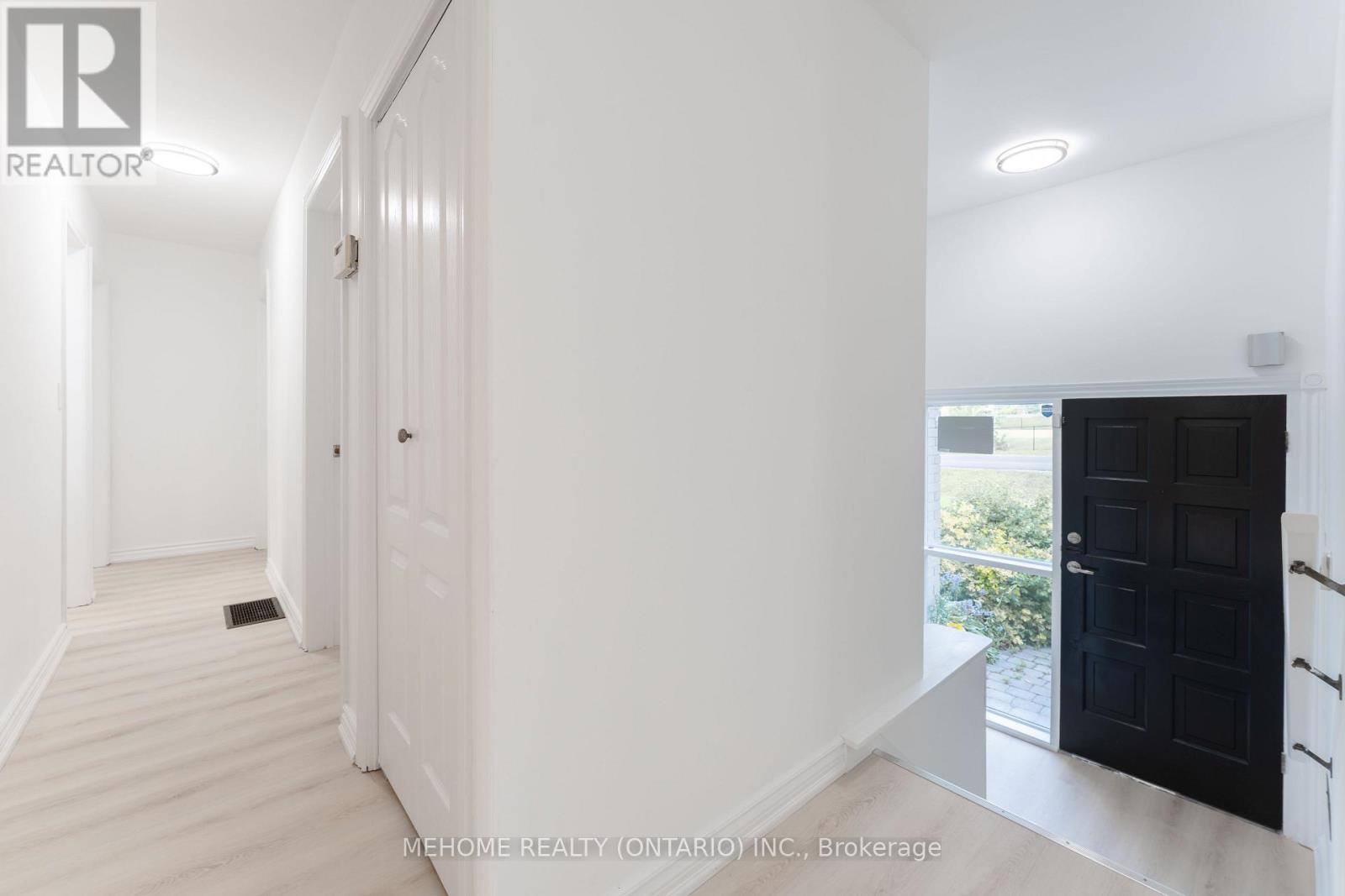 230 East Street, East Gwillimbury, Ontario  L9N 1K8 - Photo 4 - N12208608