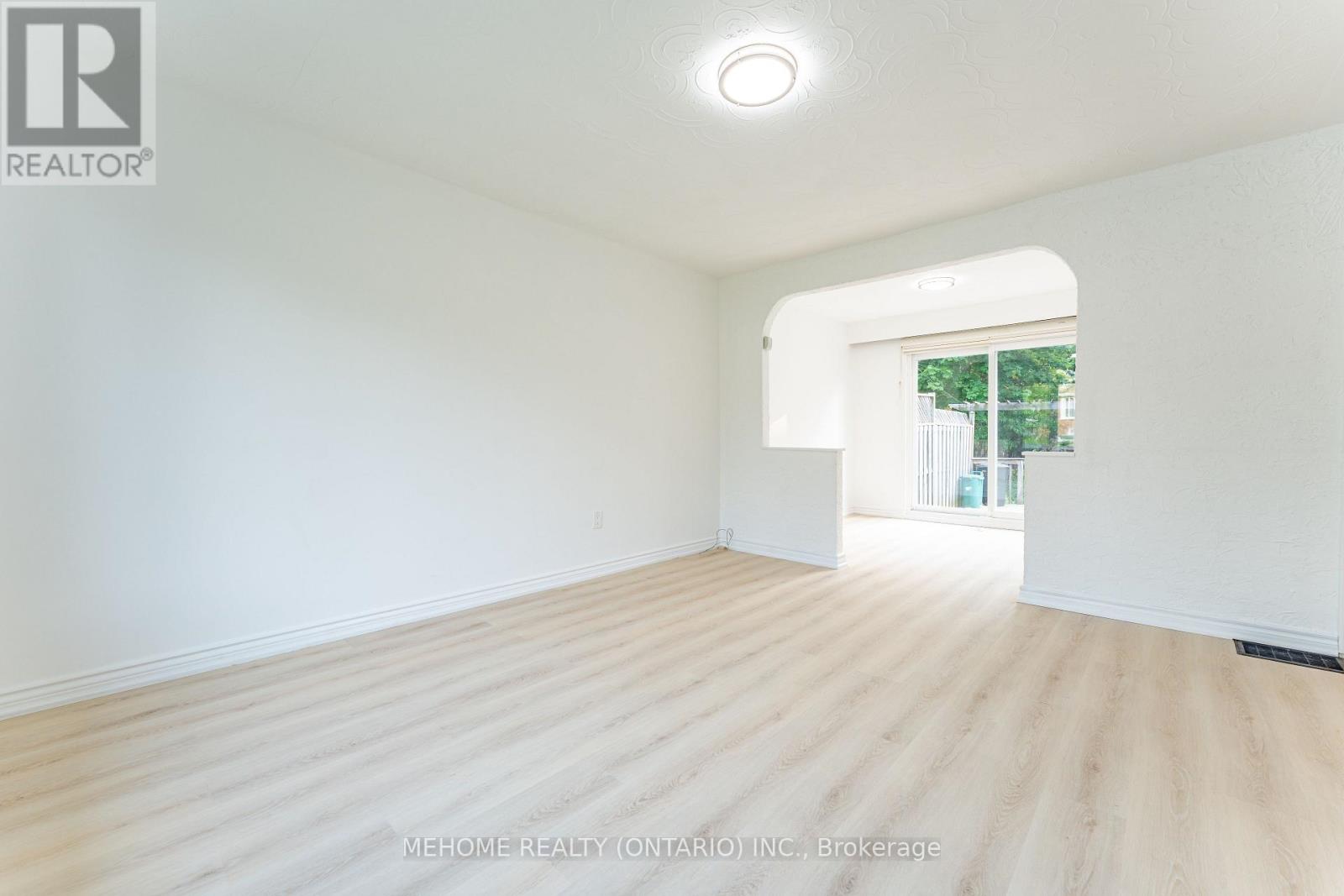 230 East Street, East Gwillimbury, Ontario  L9N 1K8 - Photo 8 - N12208608