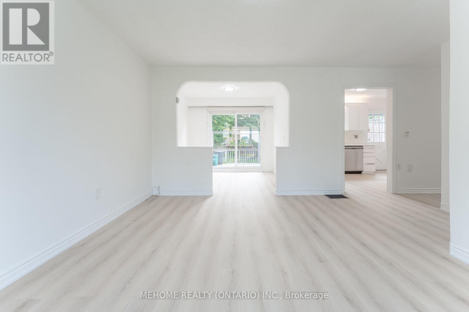 230 East Street, East Gwillimbury, Ontario  L9N 1K8 - Photo 9 - N12208608