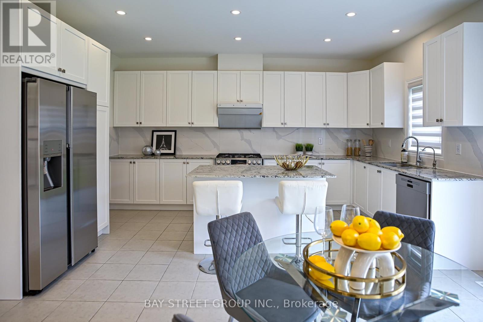 10 Kenneth Ross Bend E, East Gwillimbury, Ontario  L9N 0T7 - Photo 11 - N12208639