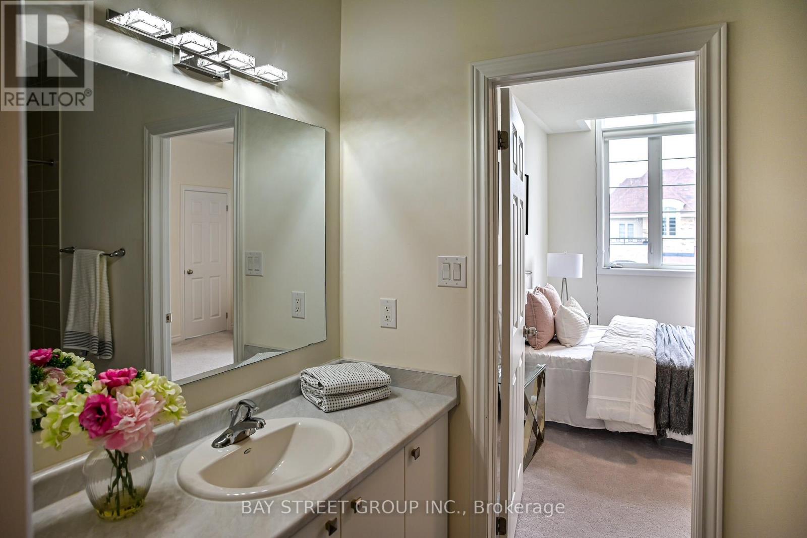 10 Kenneth Ross Bend E, East Gwillimbury, Ontario  L9N 0T7 - Photo 23 - N12208639