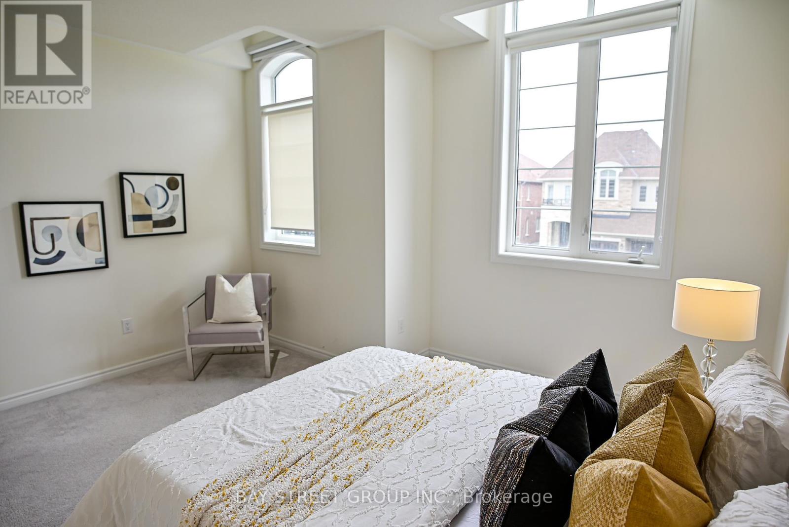 10 Kenneth Ross Bend E, East Gwillimbury, Ontario  L9N 0T7 - Photo 29 - N12208639