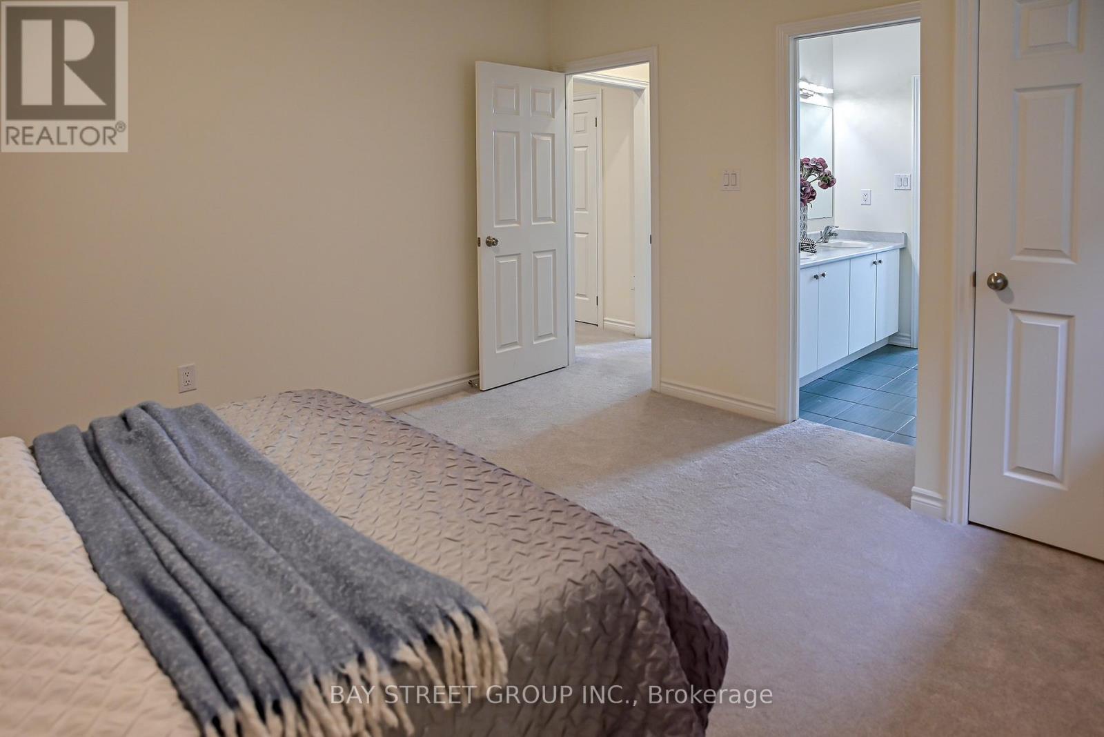 10 Kenneth Ross Bend E, East Gwillimbury, Ontario  L9N 0T7 - Photo 37 - N12208639