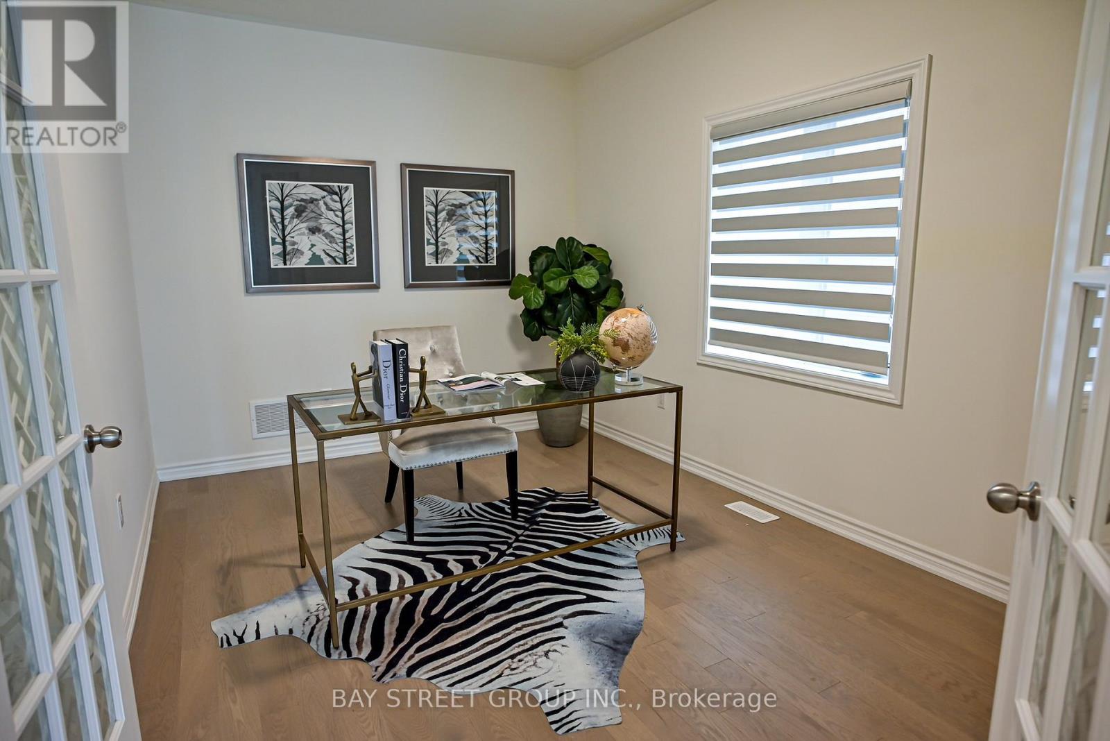 10 Kenneth Ross Bend E, East Gwillimbury, Ontario  L9N 0T7 - Photo 4 - N12208639