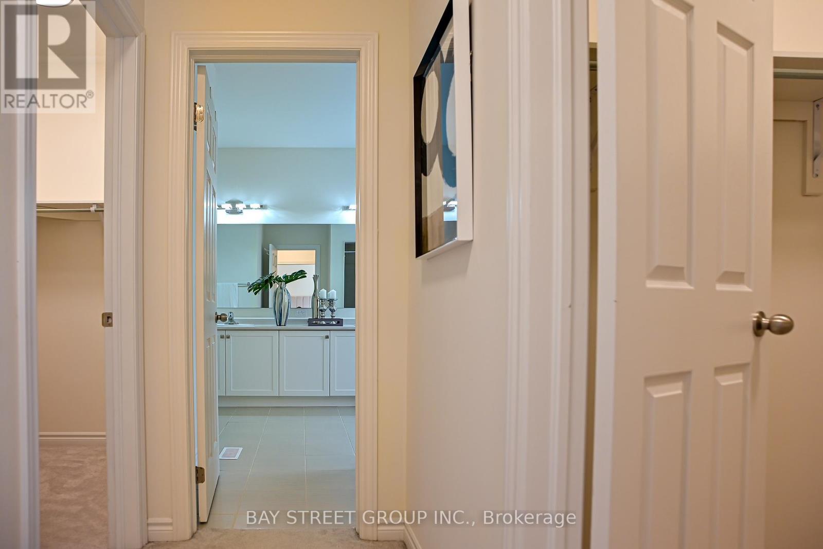 10 Kenneth Ross Bend E, East Gwillimbury, Ontario  L9N 0T7 - Photo 42 - N12208639