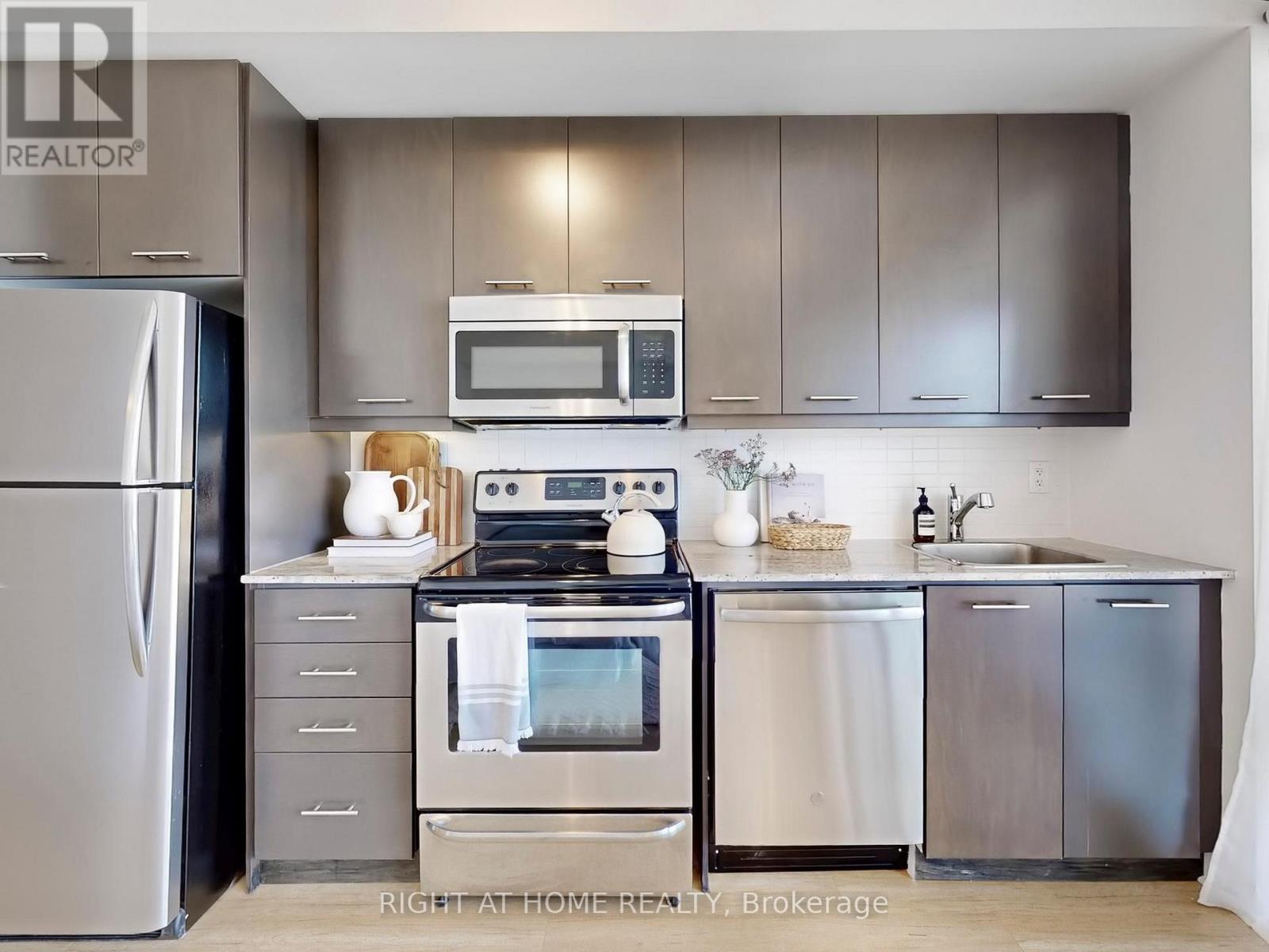 2601 - 360 Square One Drive, Mississauga, Ontario  L5B 0G7 - Photo 10 - W12208600
