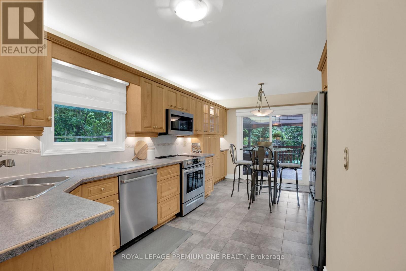 40 Parkend Avenue, Brampton, Ontario  L6Y 1B2 - Photo 13 - W12208615