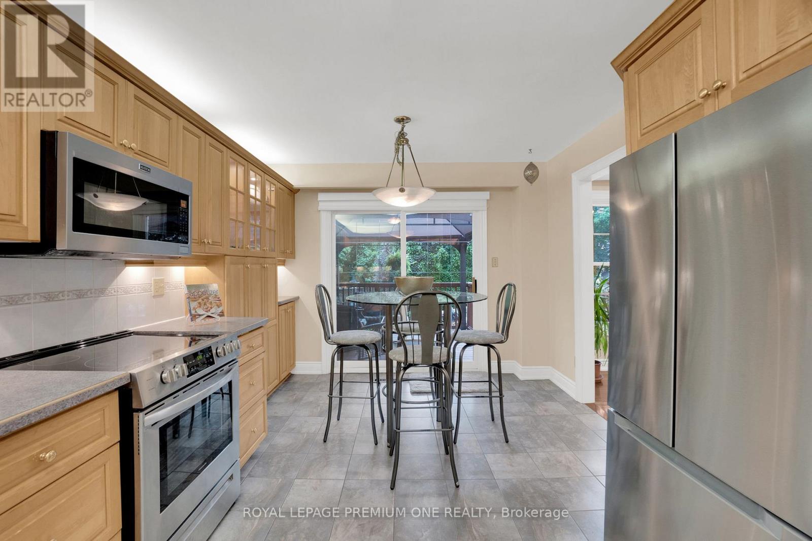 40 Parkend Avenue, Brampton, Ontario  L6Y 1B2 - Photo 14 - W12208615