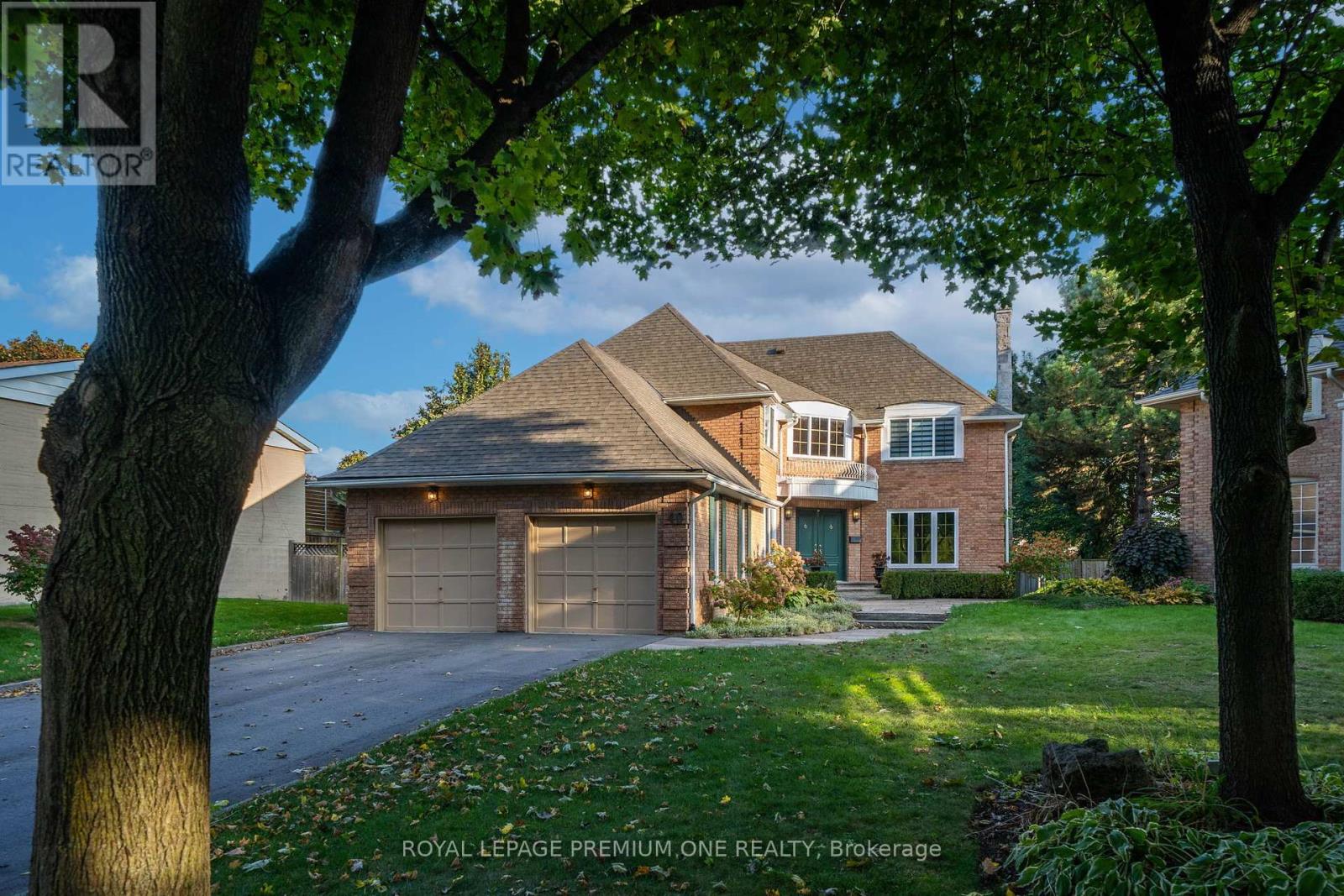 40 Parkend Avenue, Brampton, Ontario  L6Y 1B2 - Photo 2 - W12208615
