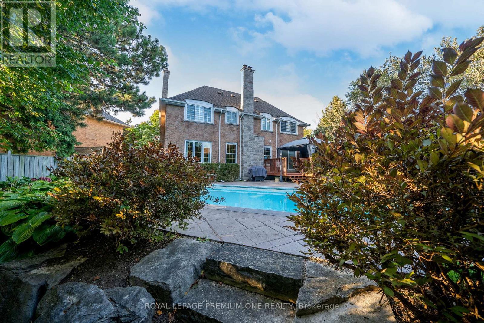 40 Parkend Avenue, Brampton, Ontario  L6Y 1B2 - Photo 4 - W12208615