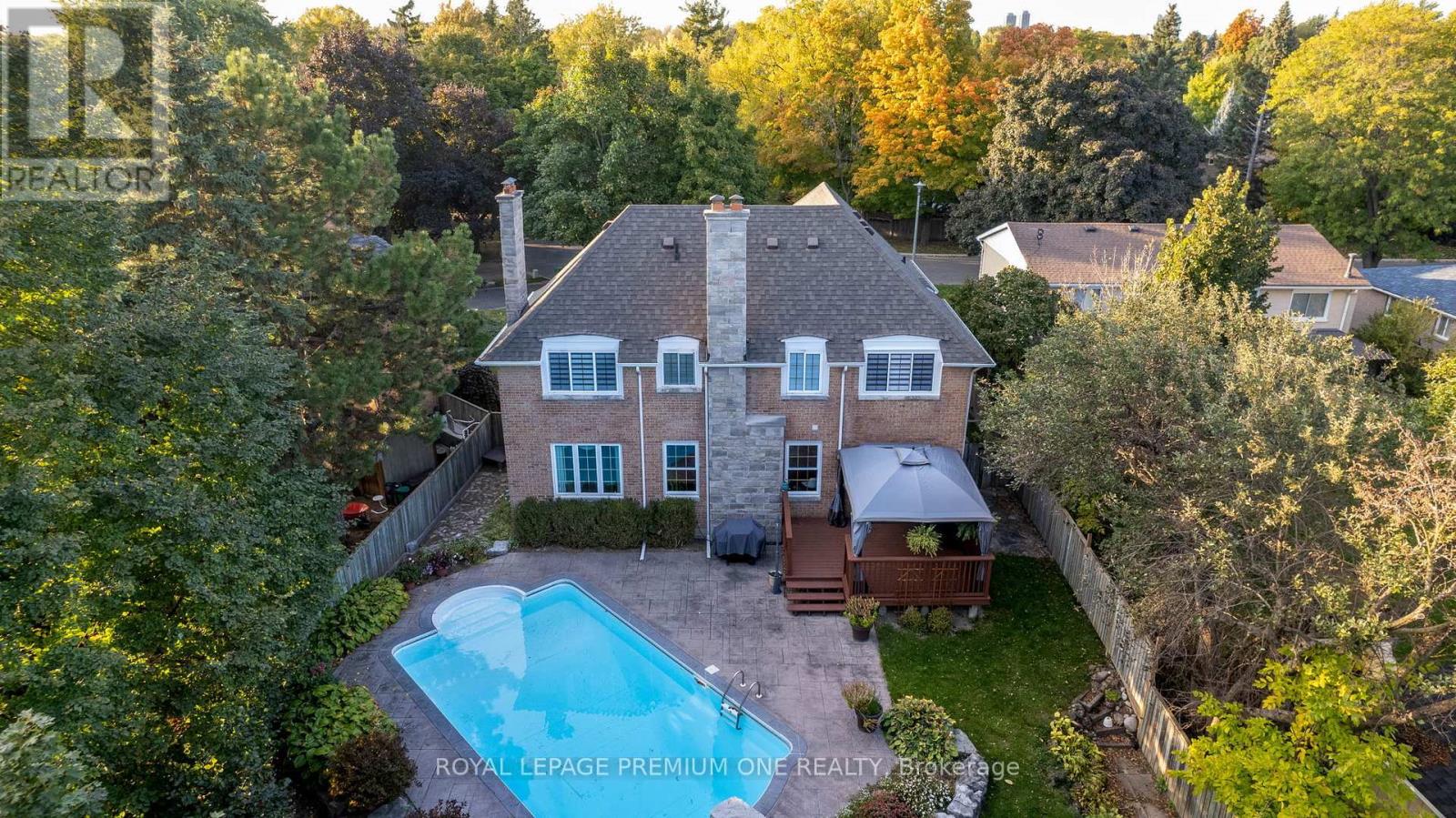 40 Parkend Avenue, Brampton, Ontario  L6Y 1B2 - Photo 5 - W12208615