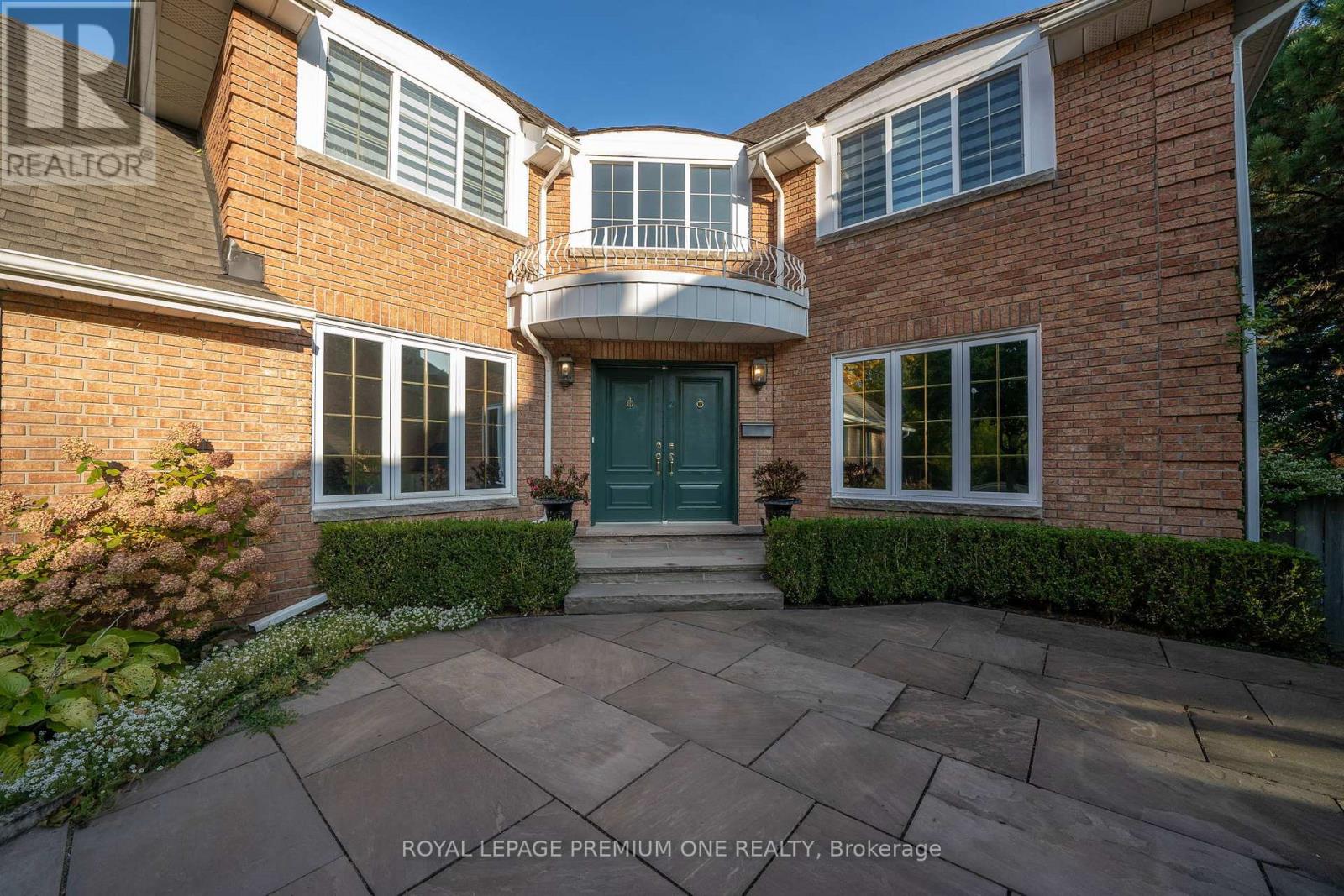 40 Parkend Avenue, Brampton, Ontario  L6Y 1B2 - Photo 7 - W12208615