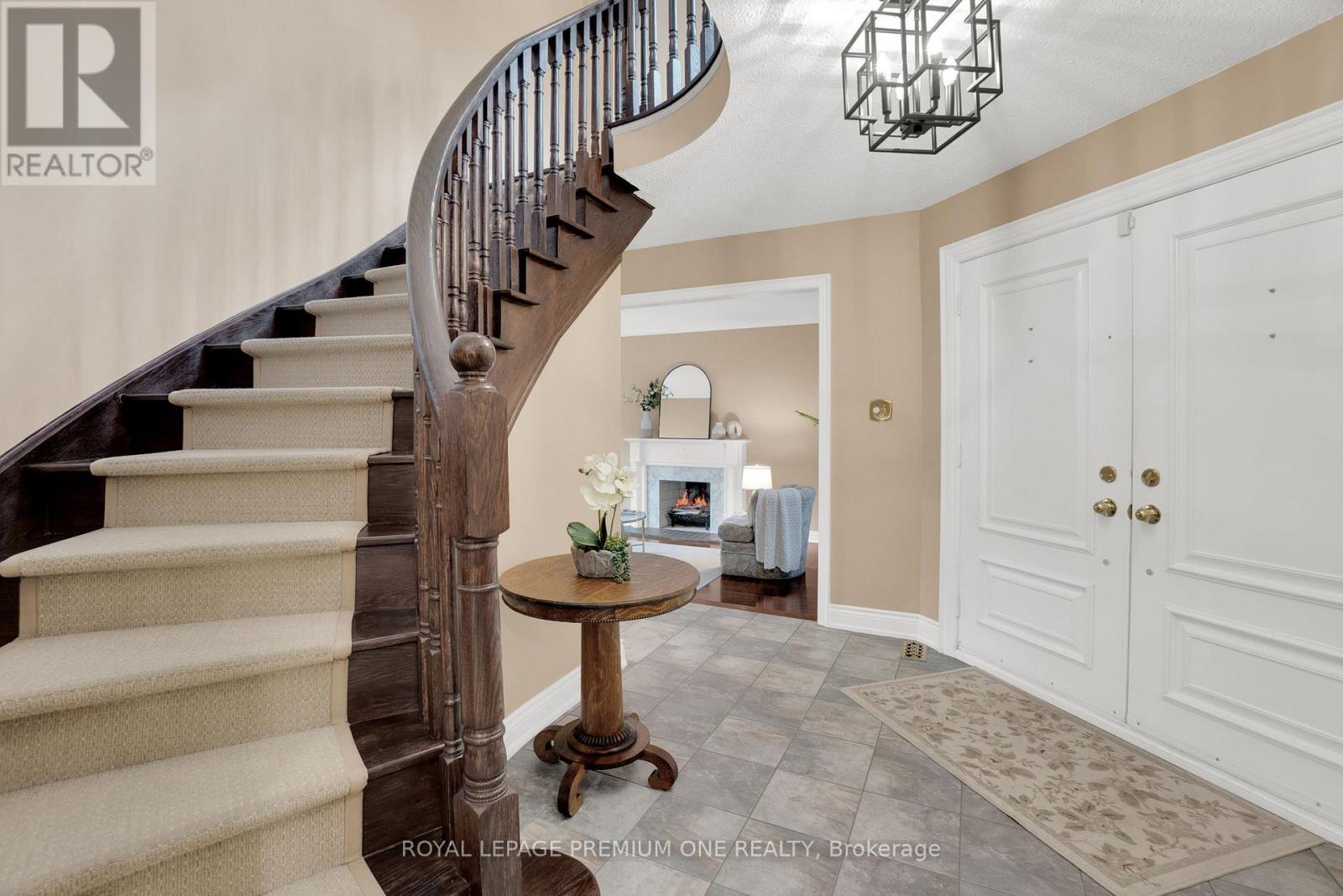 40 Parkend Avenue, Brampton, Ontario  L6Y 1B2 - Photo 8 - W12208615