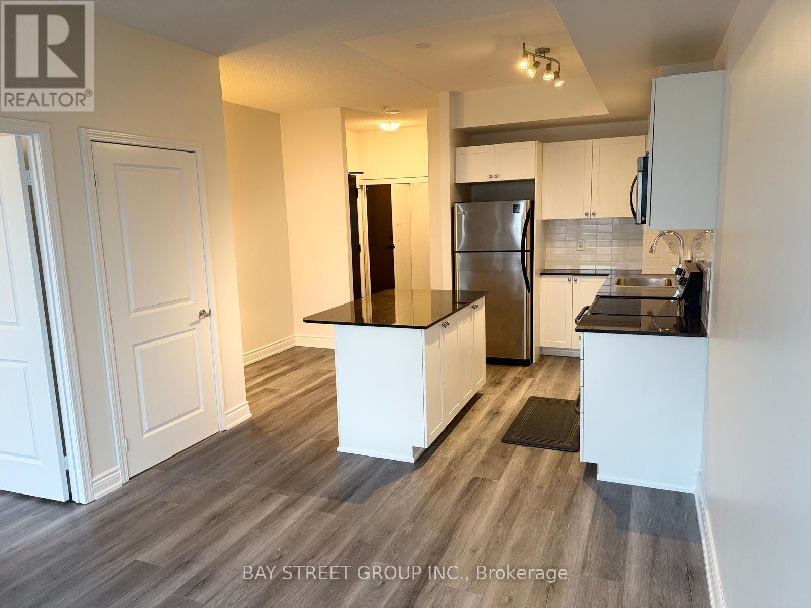 1807 - 385 Prince Of Wales Drive, Mississauga, Ontario  L5B 0C6 - Photo 16 - W12208620
