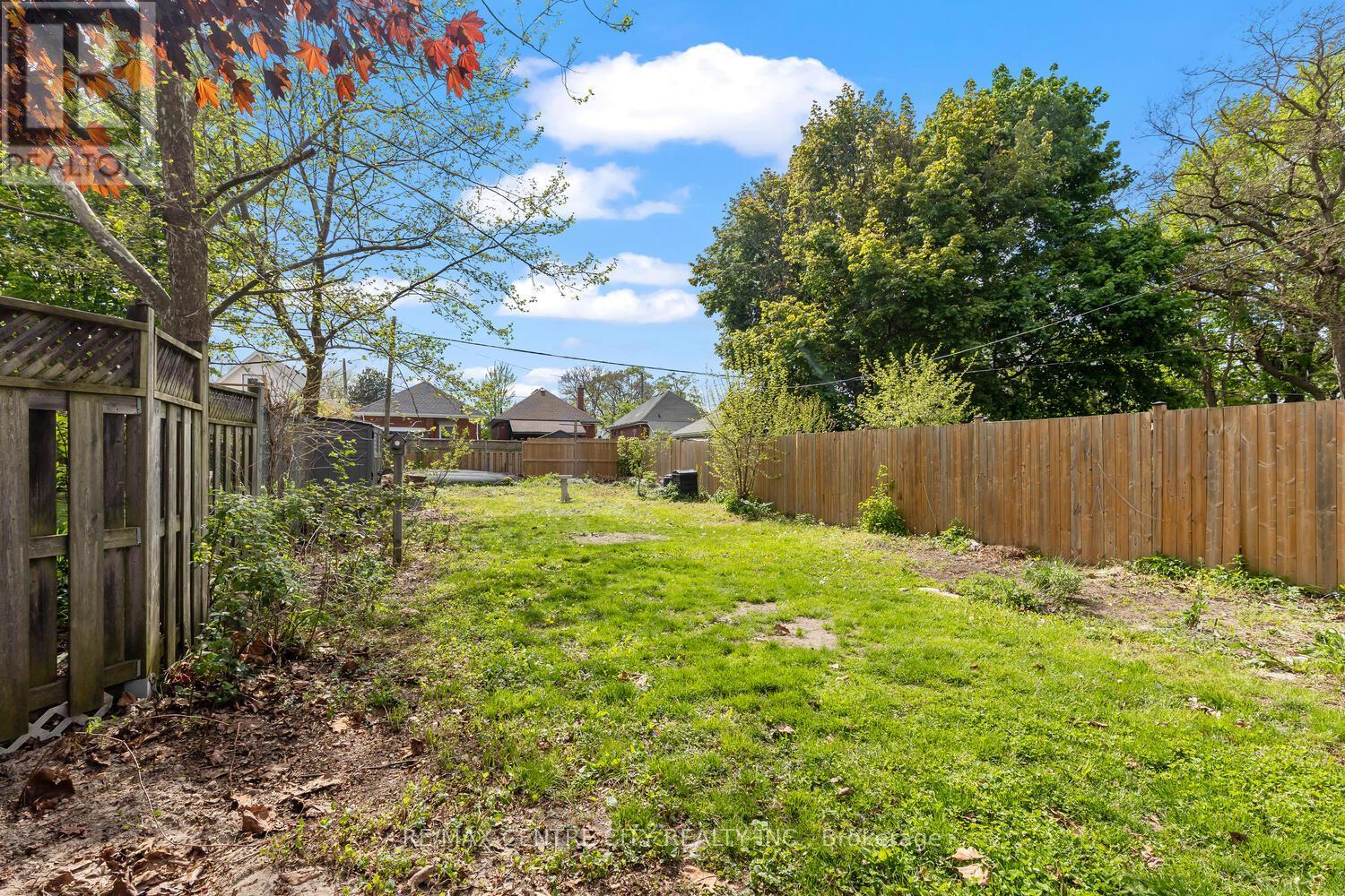 29 Hume Street, London East, Ontario  N5Z 2N9 - Photo 6 - X12208647