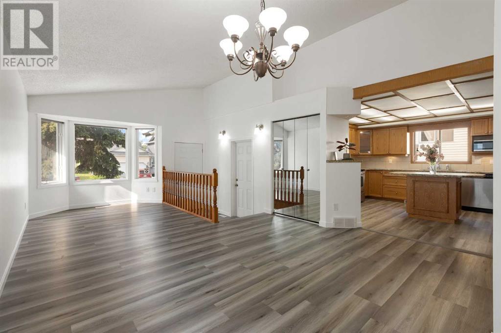 30 Pasadena Gardens Ne, Calgary, Alberta  T1Y 6L9 - Photo 2 - A2228343