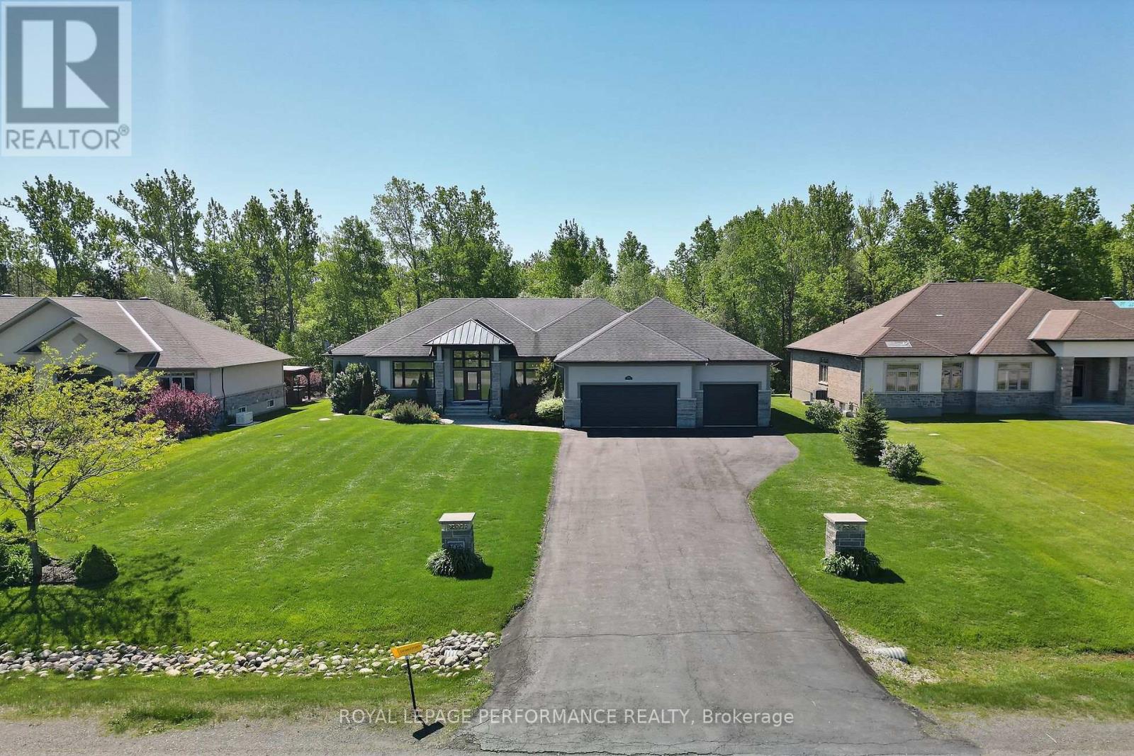 7412 Blue Water Crescent, Ottawa, Ontario  K4P 0C8 - Photo 2 - X12208658