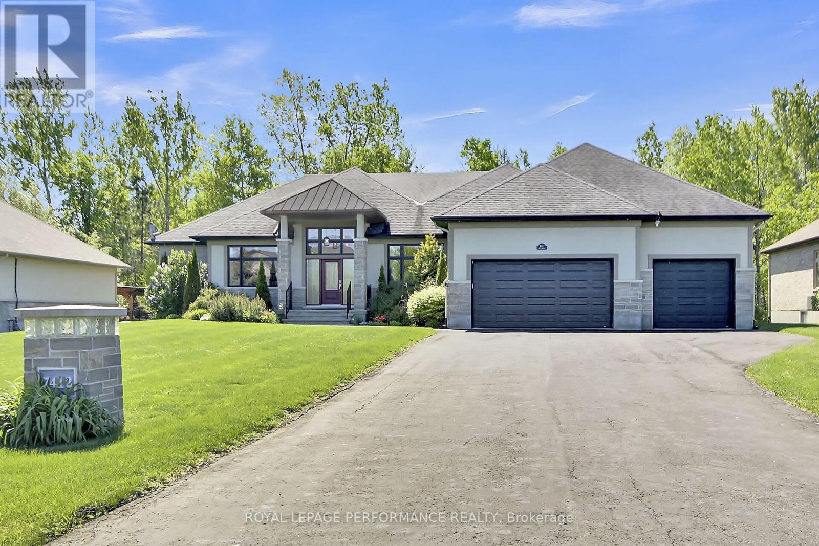 7412 Blue Water Crescent, Ottawa, Ontario  K4P 0C8 - Photo 3 - X12208658