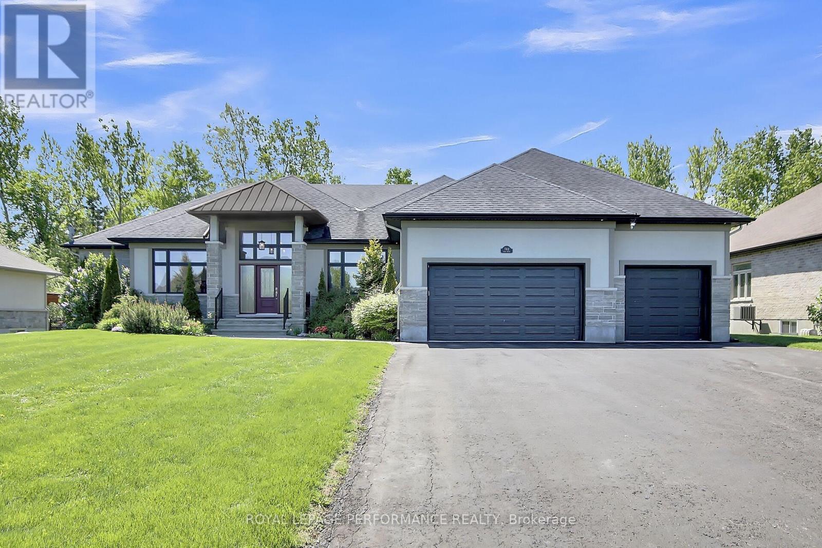 7412 Blue Water Crescent, Ottawa, Ontario  K4P 0C8 - Photo 4 - X12208658