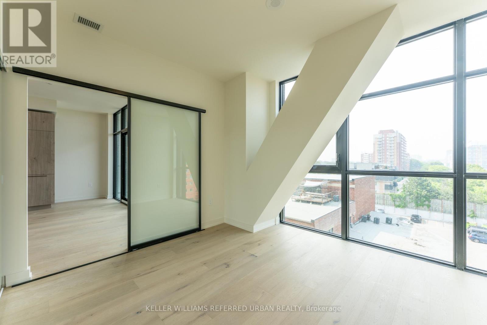 517 - 181 Sterling Road, Toronto, Ontario  M6R 0B2 - Photo 6 - C12208643