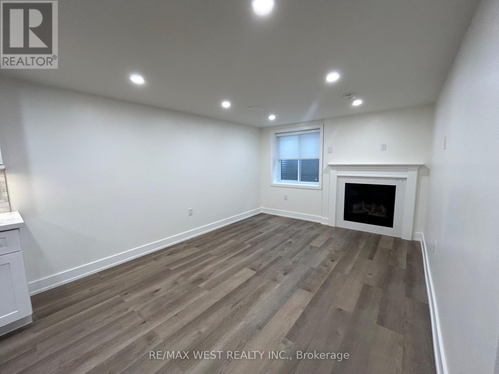 31 Rowse Crescent, Toronto (Kingsview Village-The Westway), Ontario  M9P 3L4 - Photo 2 - W12208645