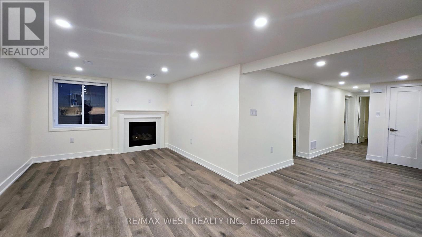 31 Rowse Crescent, Toronto (Kingsview Village-The Westway), Ontario  M9P 3L4 - Photo 3 - W12208645