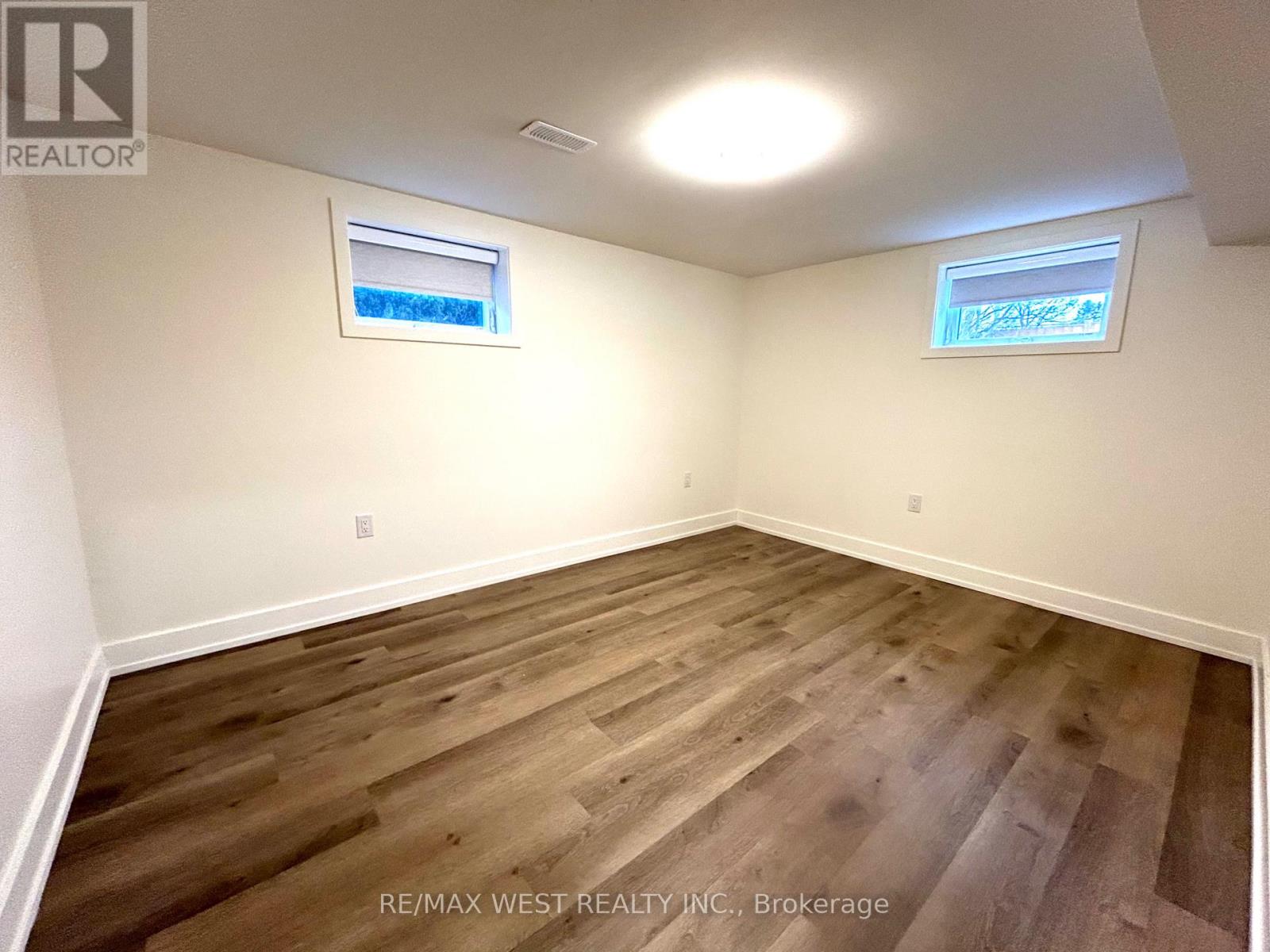 31 Rowse Crescent, Toronto (Kingsview Village-The Westway), Ontario  M9P 3L4 - Photo 6 - W12208645