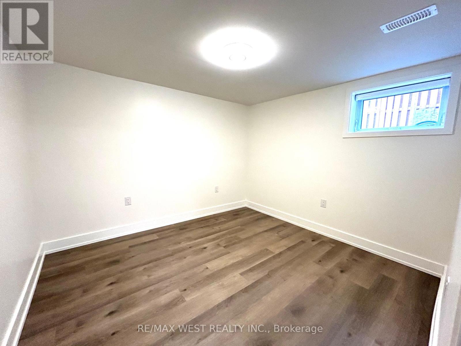 31 Rowse Crescent, Toronto (Kingsview Village-The Westway), Ontario  M9P 3L4 - Photo 7 - W12208645