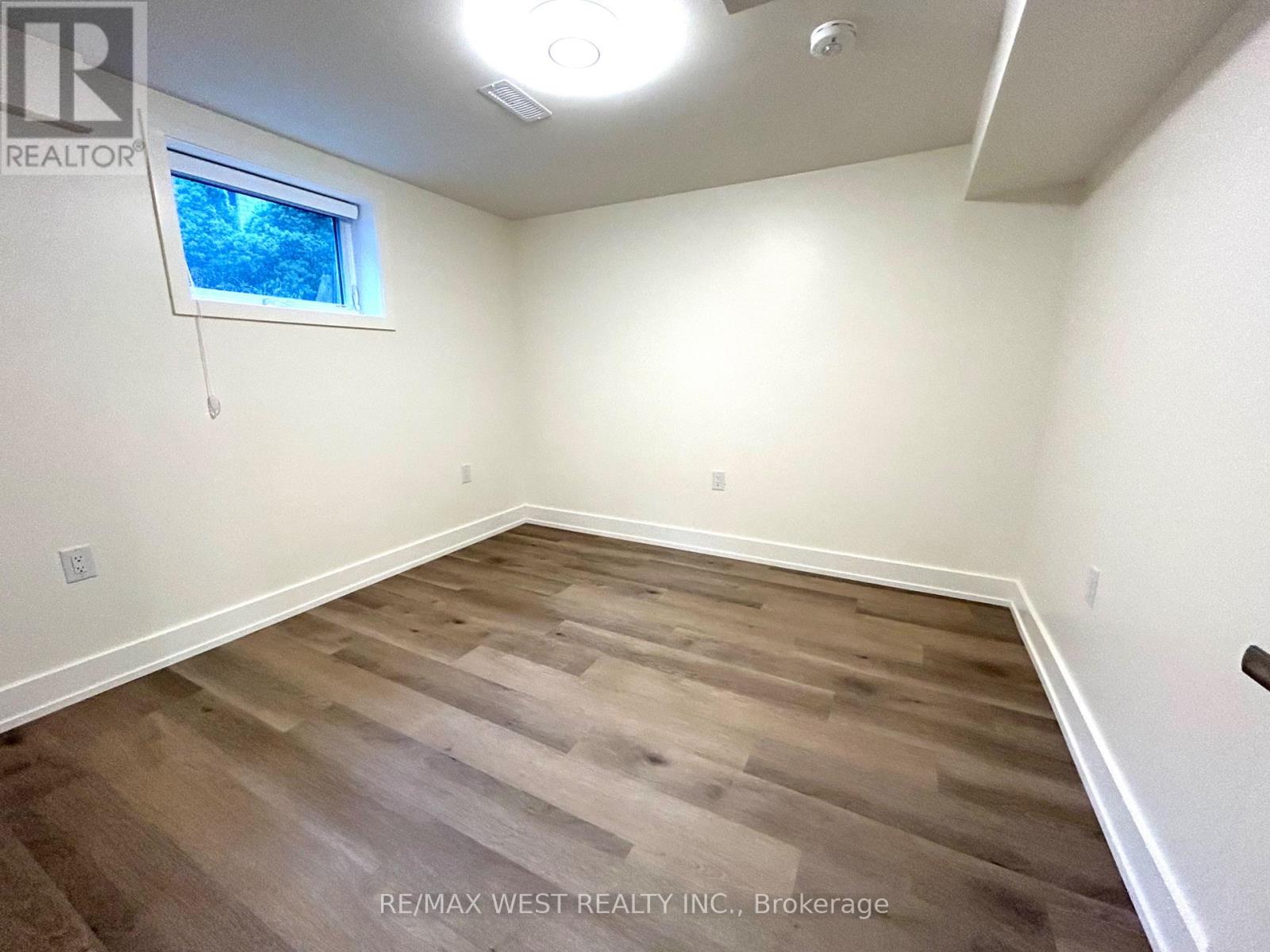 31 Rowse Crescent, Toronto (Kingsview Village-The Westway), Ontario  M9P 3L4 - Photo 8 - W12208645