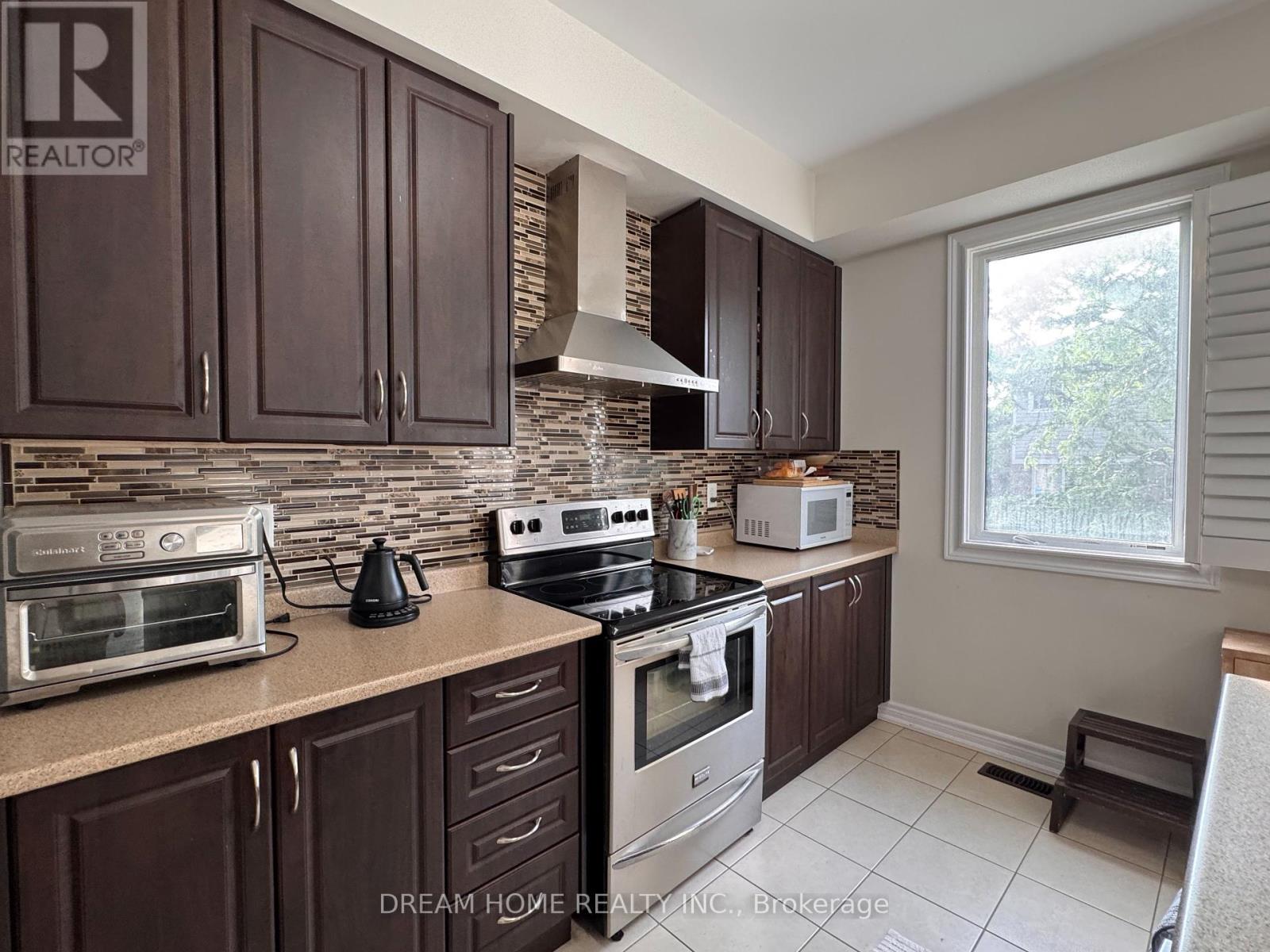 1408 Granrock Crescent, Mississauga, Ontario  L5V 0E1 - Photo 11 - W12208652