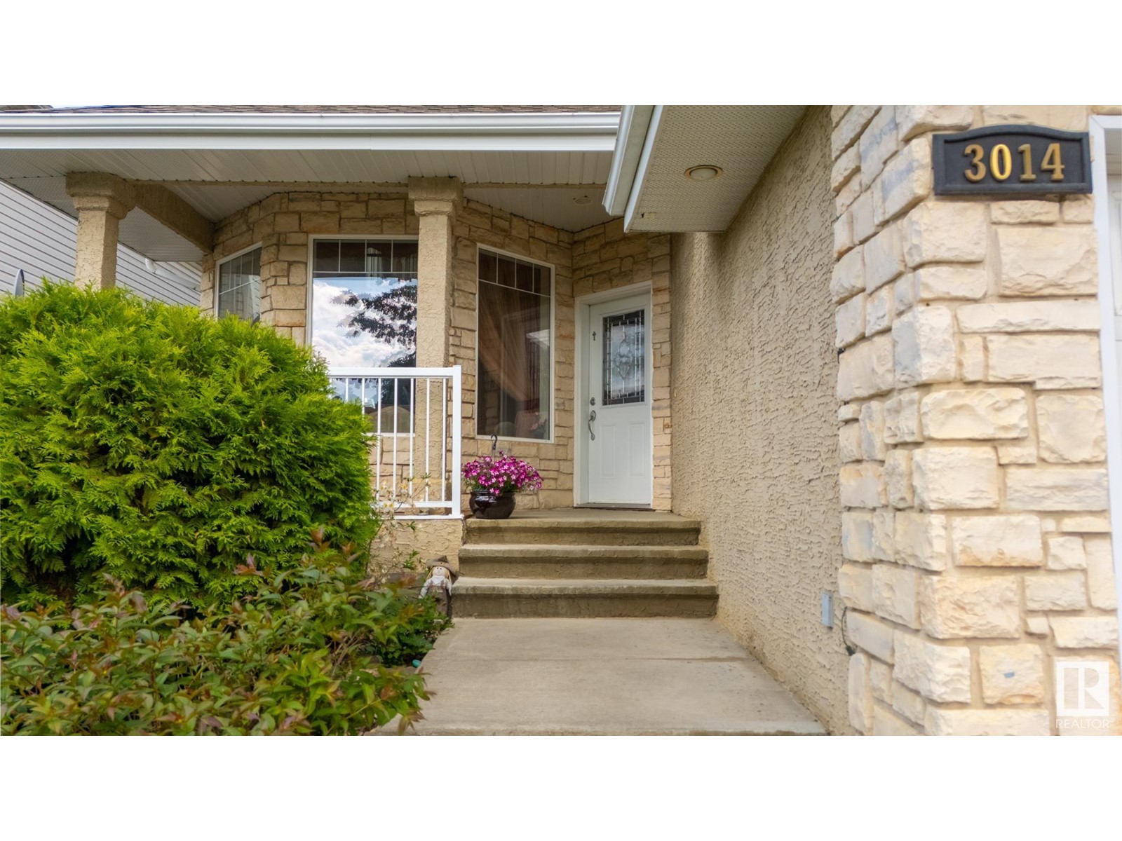 3014 Macneil Wy Nw, Edmonton, Alberta  T6R 3V1 - Photo 3 - E4429439