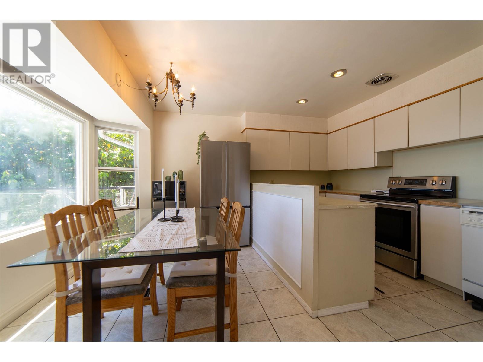 1082 Calverhall Street, North Vancouver, British Columbia  V7L 1Y3 - Photo 2 - R3012763