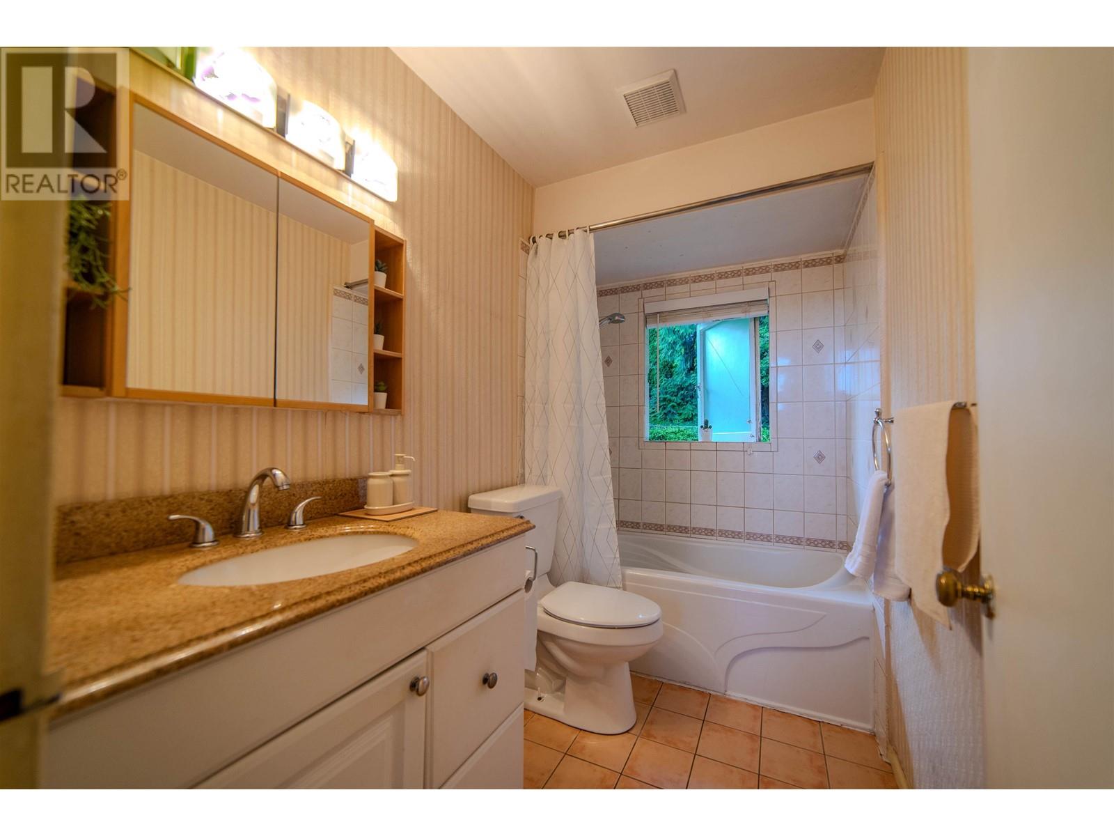 1082 Calverhall Street, North Vancouver, British Columbia  V7L 1Y3 - Photo 6 - R3012763
