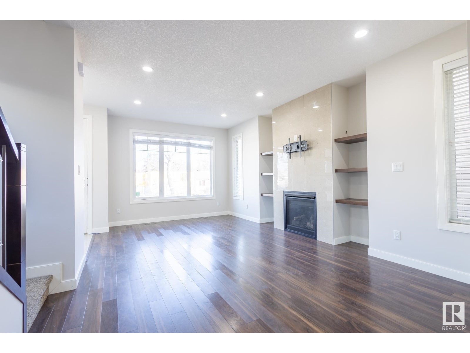 Property at 12212 124 ST NW image 3