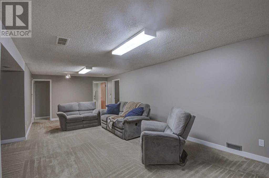 8 Woodbrook Way Sw, Calgary, Alberta  t2w 4e5 - Photo 26 - A2221988