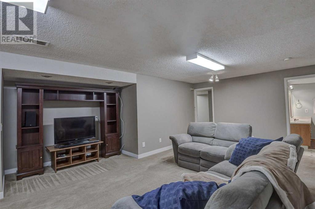8 Woodbrook Way Sw, Calgary, Alberta  t2w 4e5 - Photo 30 - A2221988