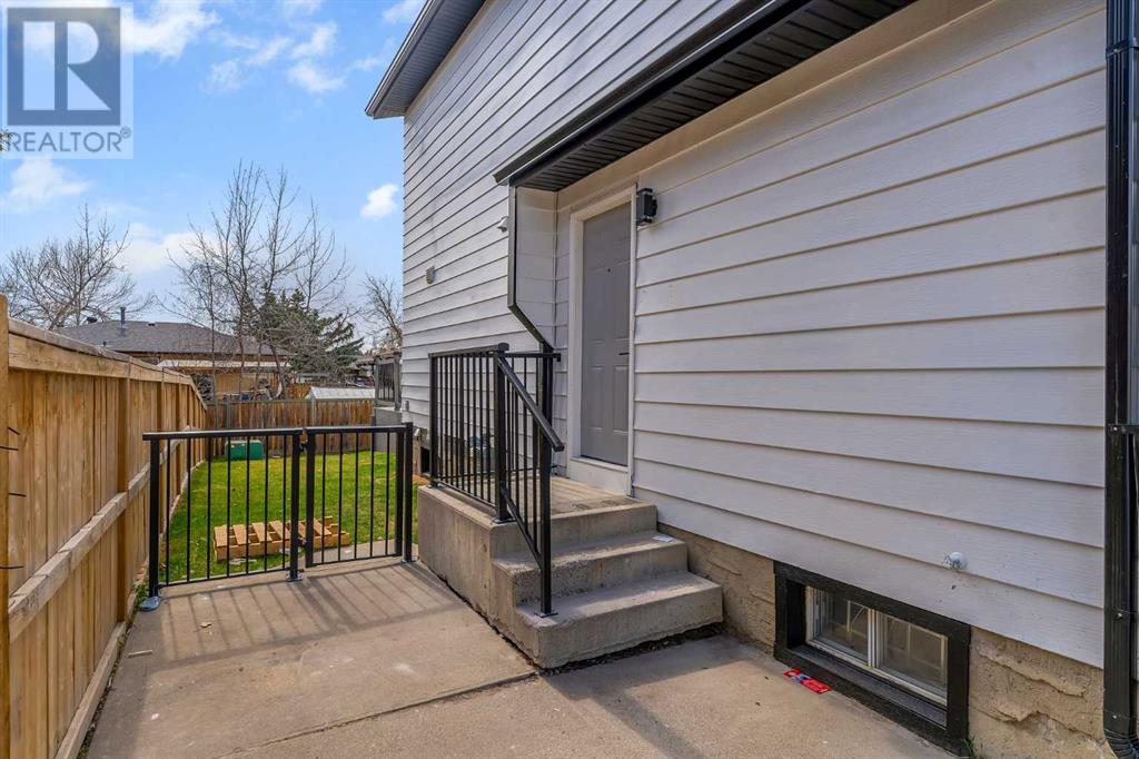 62 Deer Ridge Way Se, Calgary, Alberta  T2J 5Y6 - Photo 2 - A2226209