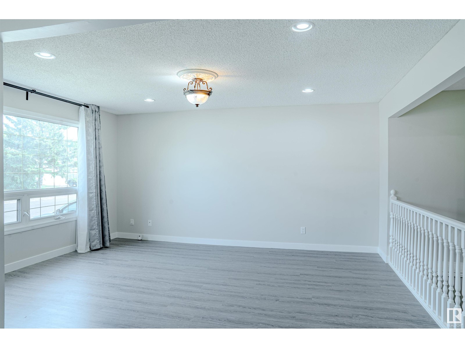 1240 65 St Nw, Edmonton, Alberta  T6L 2E7 - Photo 4 - E4441429