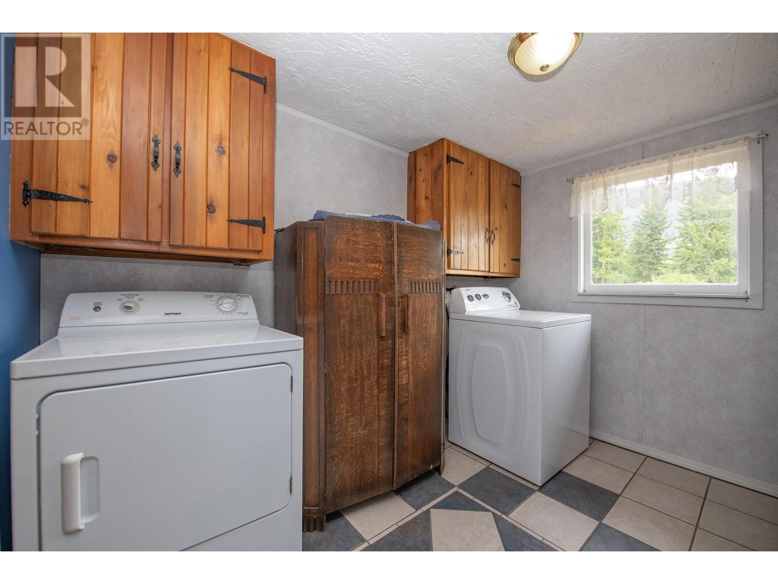 735 Highway 6 Highway, Cherryville, British Columbia  V0E 2G3 - Photo 14 - 10334459