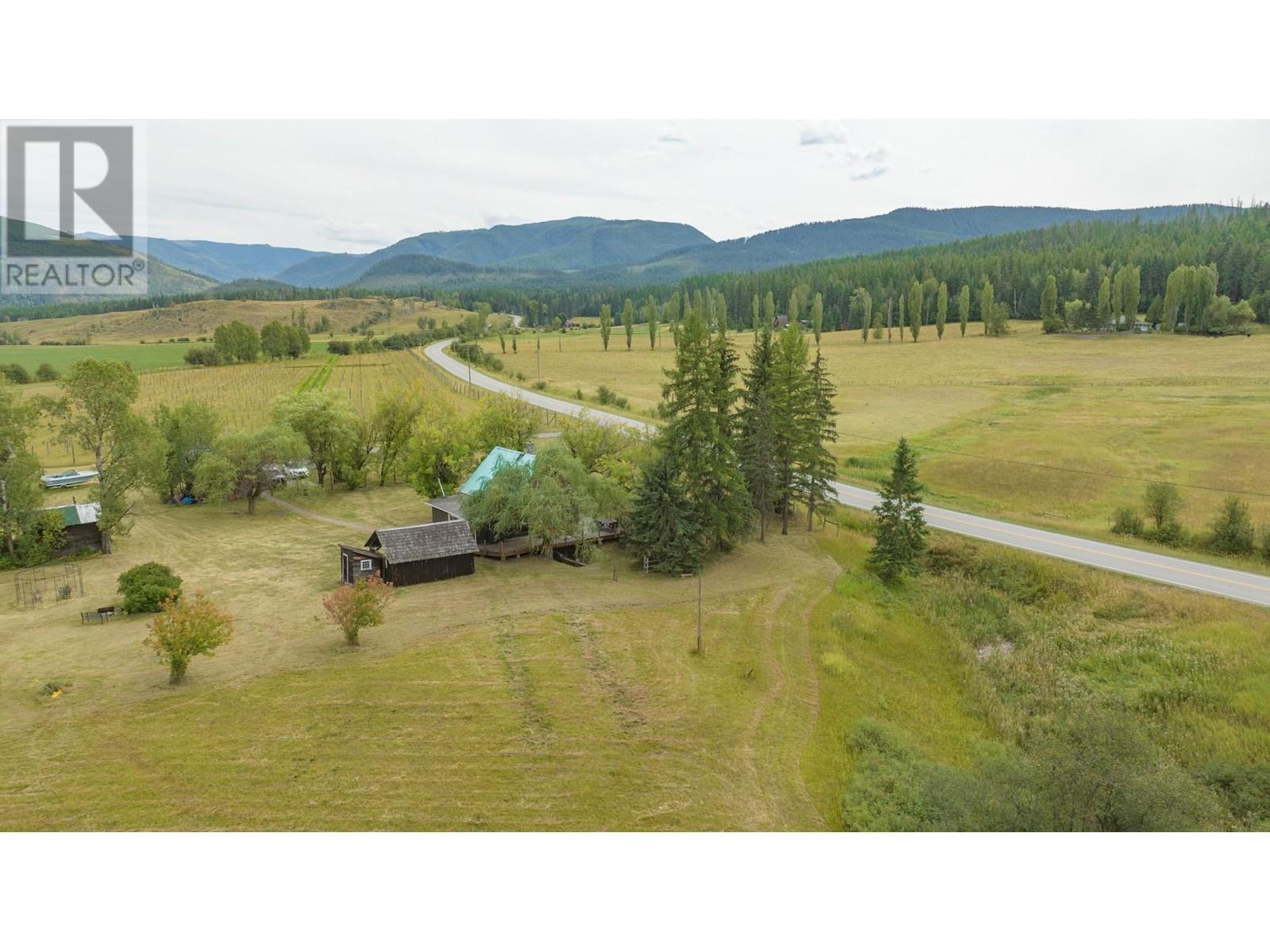 735 Highway 6 Highway, Cherryville, British Columbia  V0E 2G3 - Photo 31 - 10334459