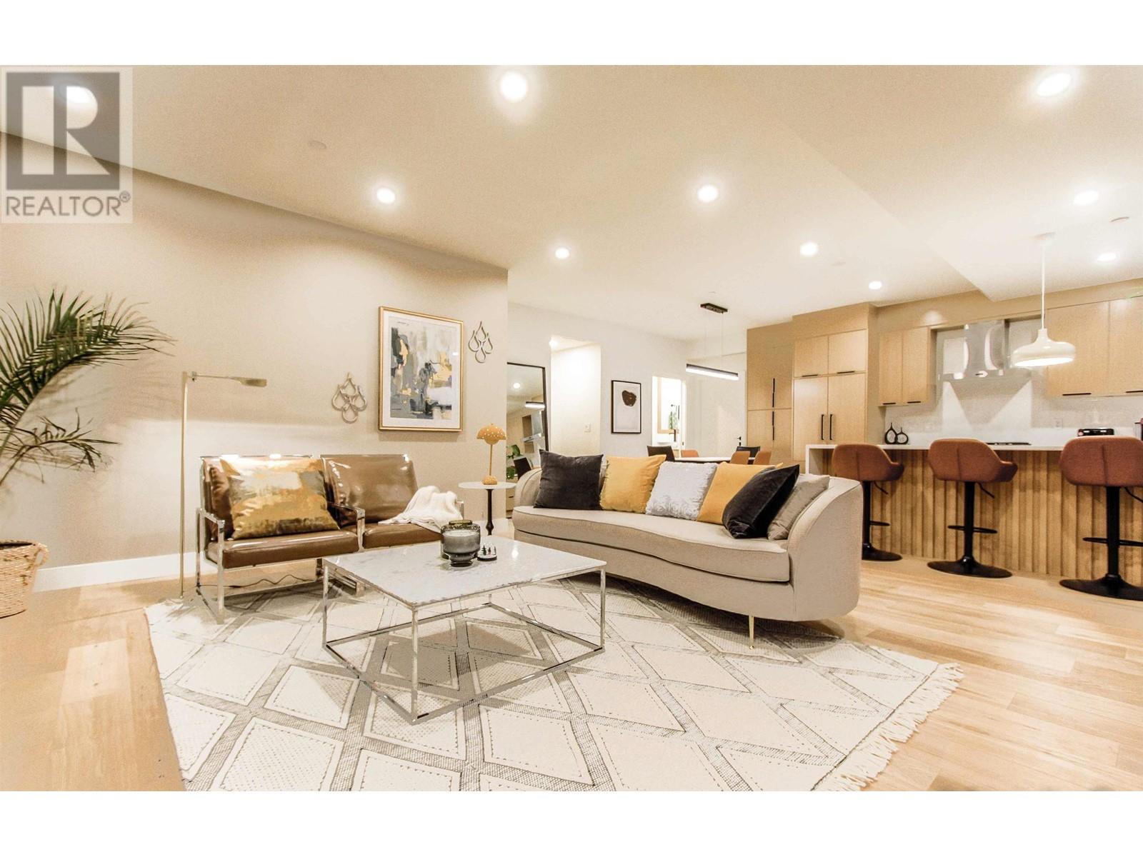 4542 Quebec Street, Vancouver, British Columbia  V5V 3L9 - Photo 2 - R3013317