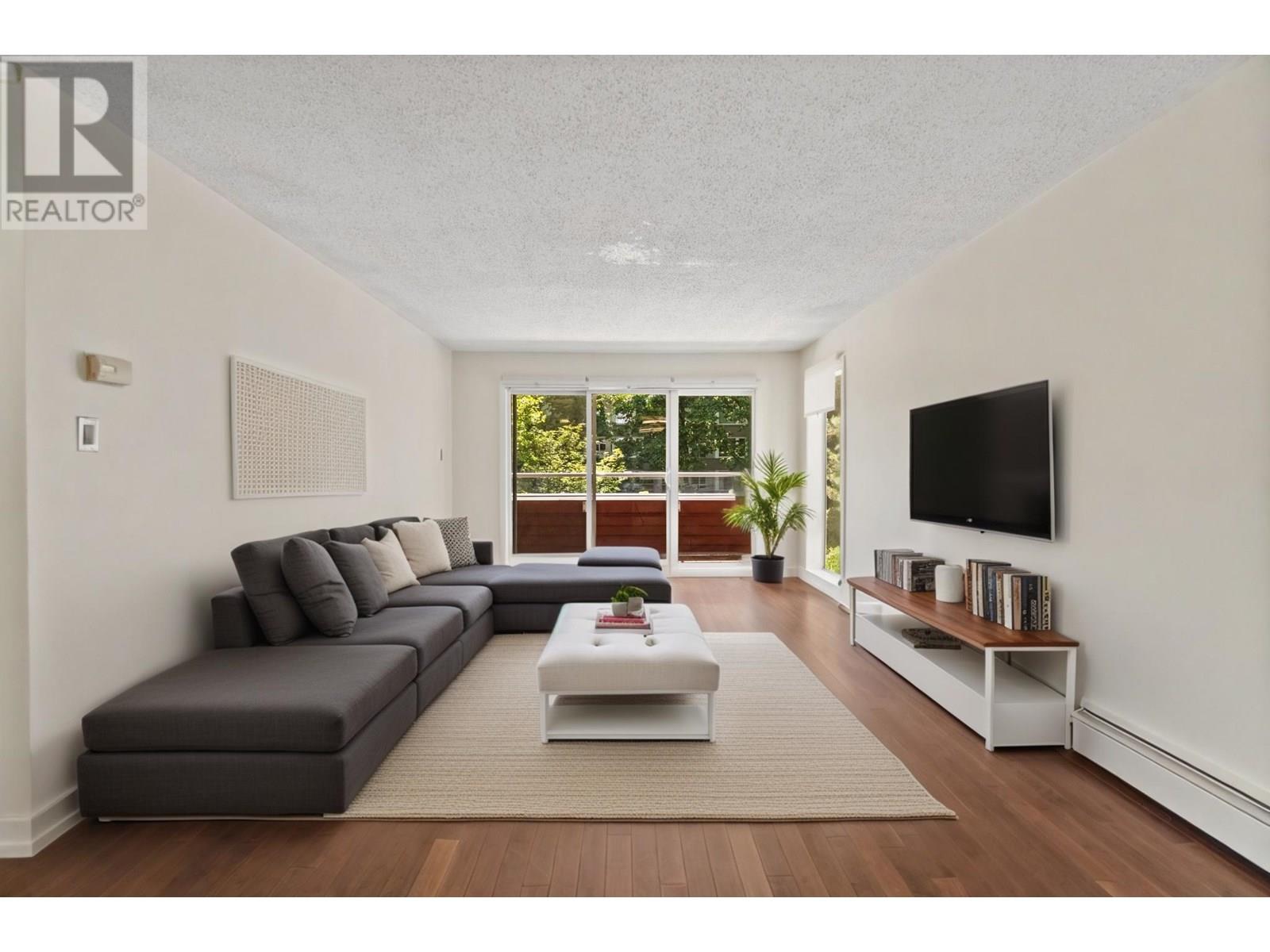 202 250 W 1ST STREET, North Vancouver, British Columbia